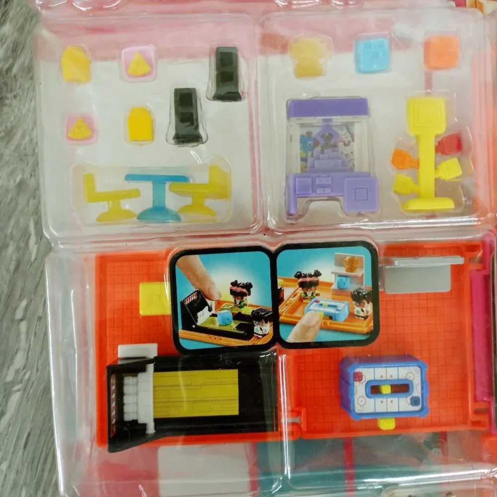 My Miini MixieQ's Neon Arcade Playset NEW Set of 2